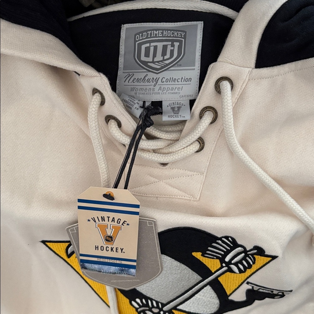 Brand new with tags Vintage Hockey Women’s Pittsburgh Penguins Sweatshirt - Picture 5 of 5